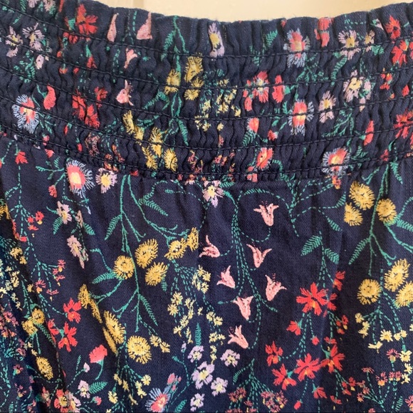 Navy flowered swing tank top - summer in a shirt! 🌸 - Picture 3 of 7